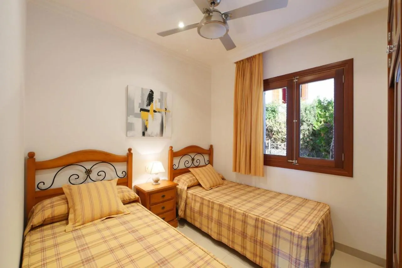 Ideal Property Mallorca - Villa Celia 阿尔库迪亚港 度假居