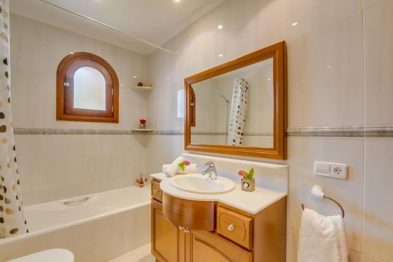 Ideal Property Mallorca - Villa Celia 阿尔库迪亚港 0*,